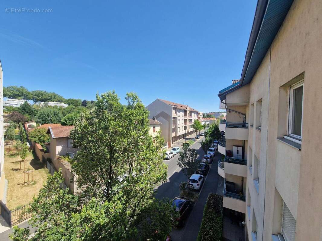 Appartement 84 m² à Decines-Charpieu  - photo 3