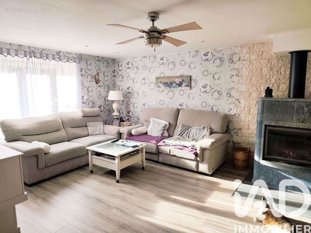 Maison 230 m² à Puttigny  - photo 2