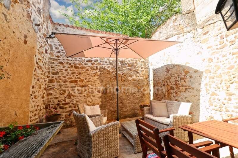 Maison à MAGNAC-LAVAL