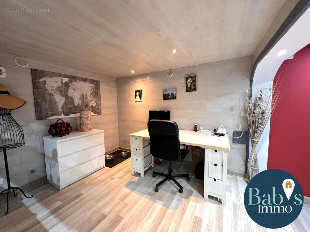 Bureau T3 RDC - Maison à LACAPELLE-MARIVAL