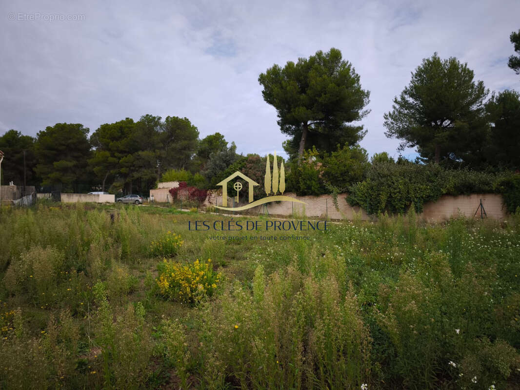 Terrain à ROGNAC