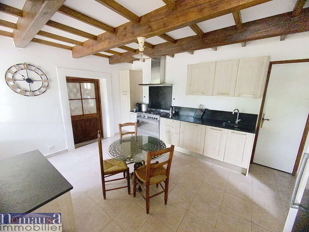 Maison à SAINT-LAURENT-DES-ARBRES