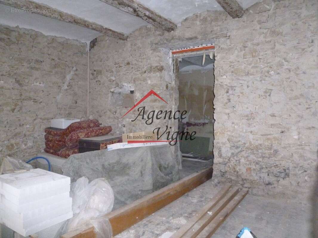 Maison de ville ancienne mitoyenne à rénover - photo 6