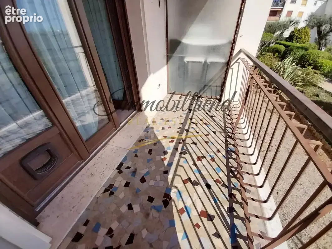 EXCLUSIVITE' !! - ROQUEBRUNE PLATEAU DU CAP MARTIN - Spacieux deux pièces traversant avec balcon, loggia, et cave - photo 9