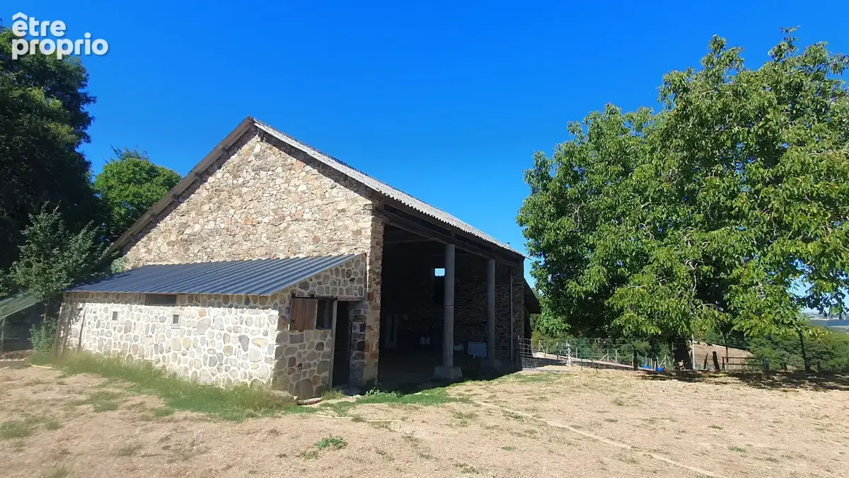 Propriété de caractère rénovée avec nombreuses dépendances, 1,9 ha de terrain. Idéal projet agricole ou touristique. - photo 19