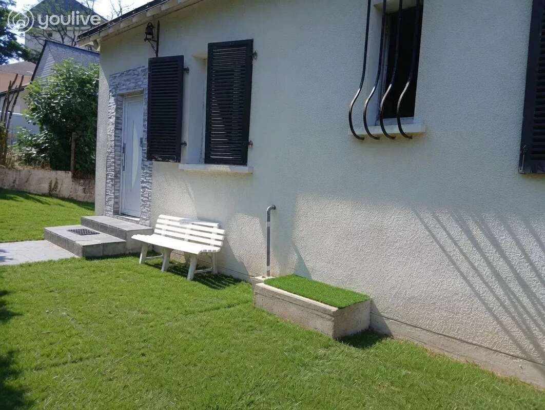 Une maison familiale aux beaux volumes dont T2 indépendant et terrain de plus de 1 100 m² - photo 2