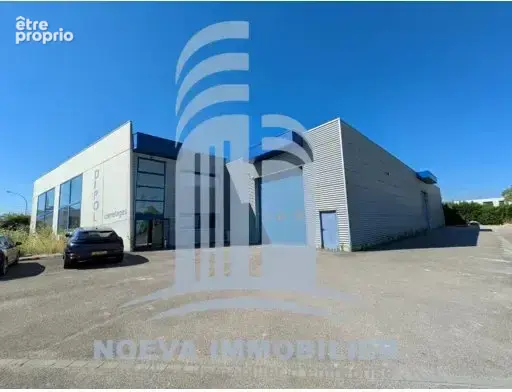 Batiment d'activites independant avec showroom, bureaux aménagés et entrepôt pour un ensemble d’environ 1 360 m² sur un terrain  - photo 1