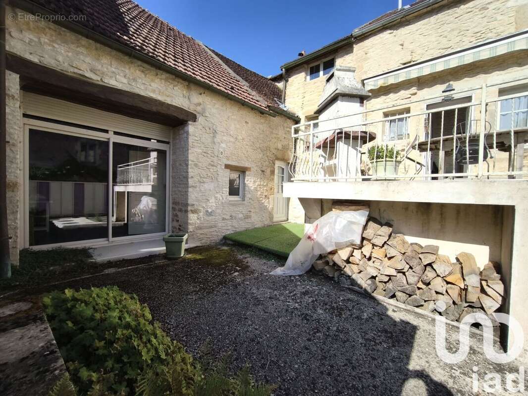 Maison 229 m² à Asquins  - photo 8