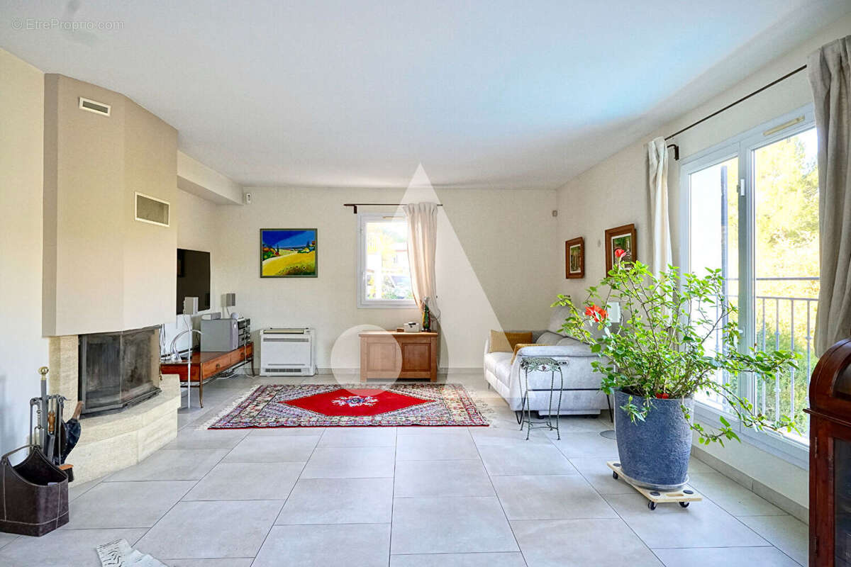 Maison à CHATEAUNEUF-LE-ROUGE