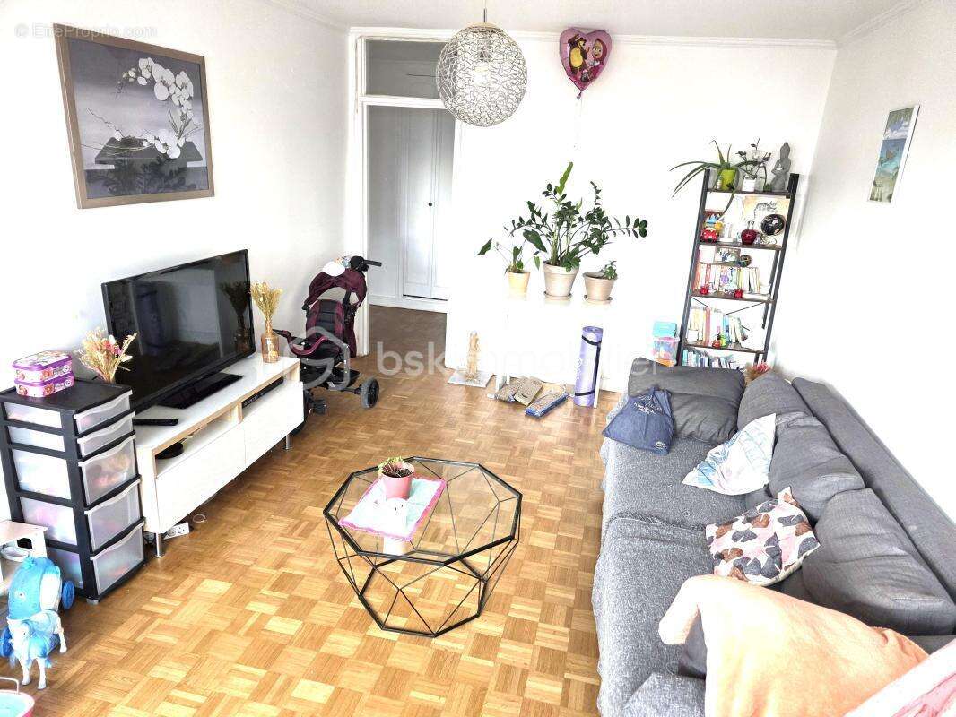 Nouveauté Secteur Mairie - Charmant Appartement de 3 pièces de 68 m² avec balcon au 6e étage sur 8 - photo 2