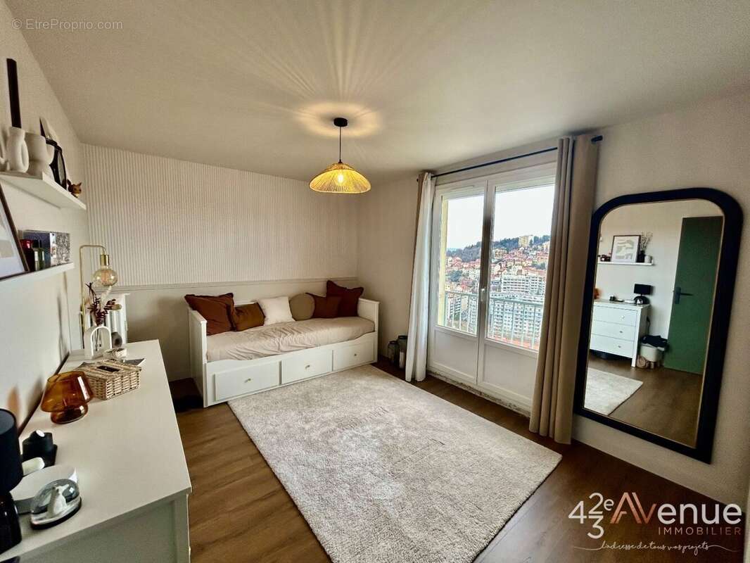 Appartement à SAINT-ETIENNE