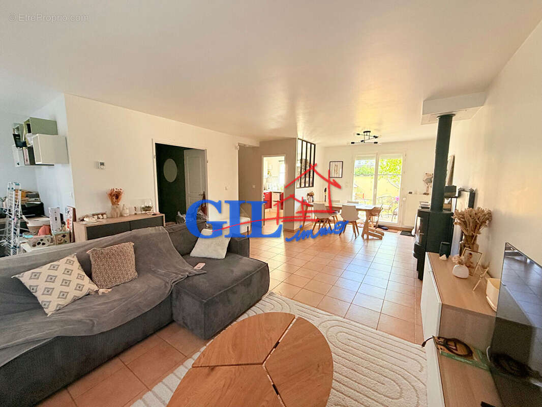 Maison à SAVIGNY-LE-TEMPLE