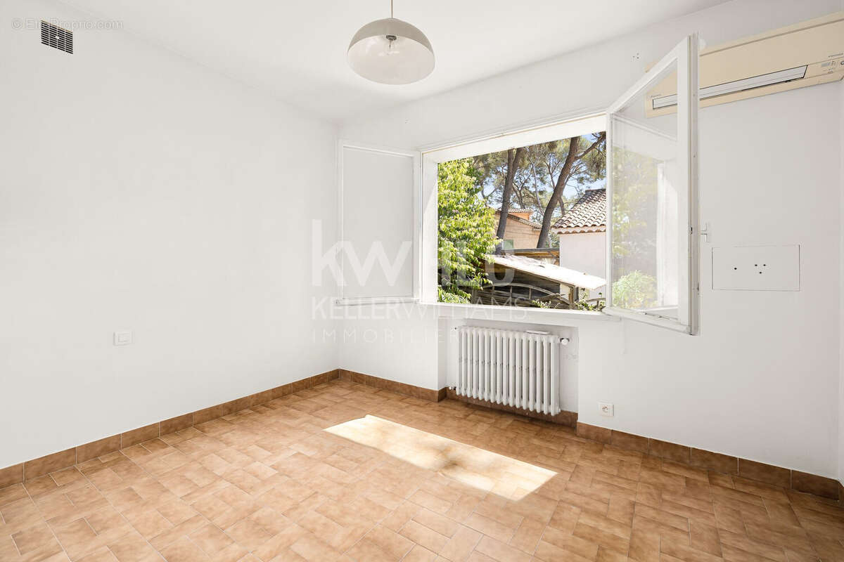 Maison 170 m² à Le Cannet  - photo 7