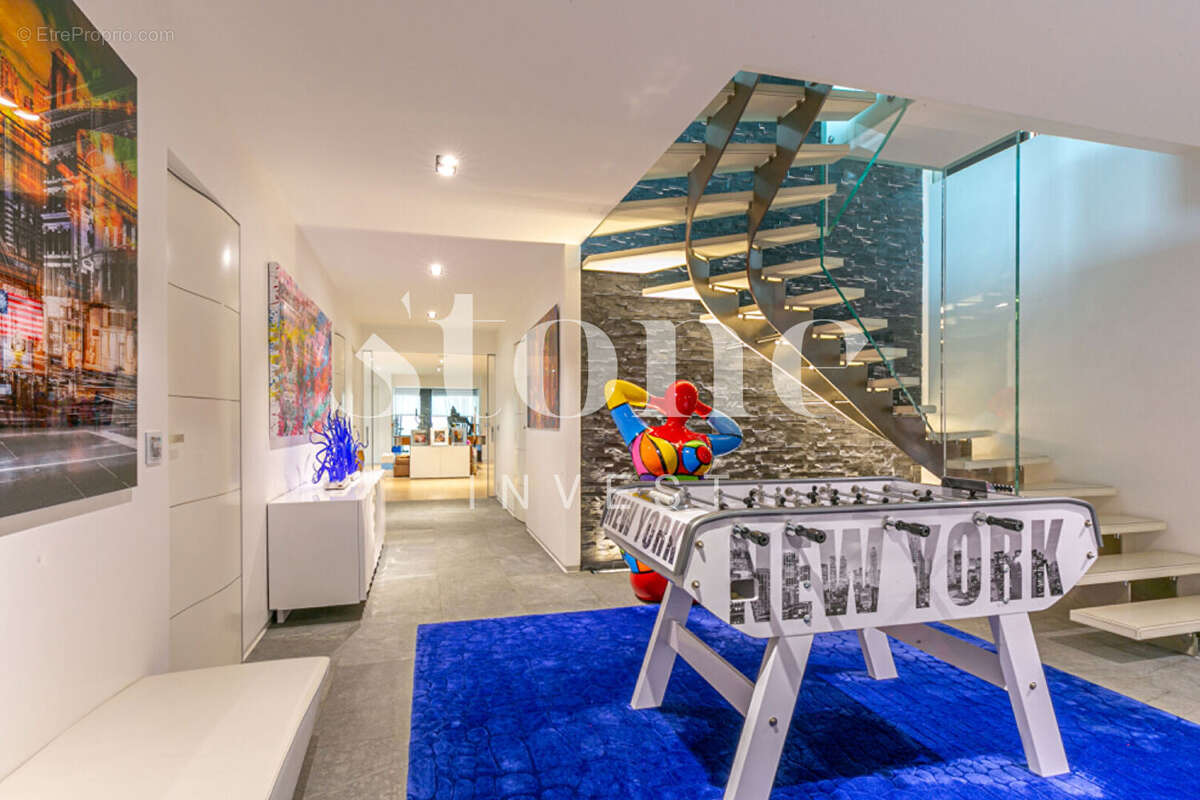 Villa de prestige, avec piscine, implanté sur un terrain de 2521 m² - photo 8
