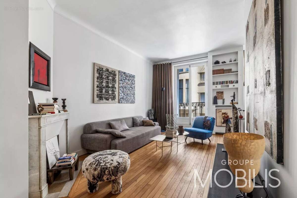 Appartement à PARIS-16E