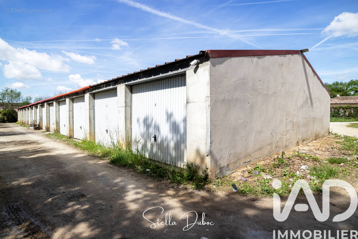 Photo 1 - Parking à MONTAUBAN