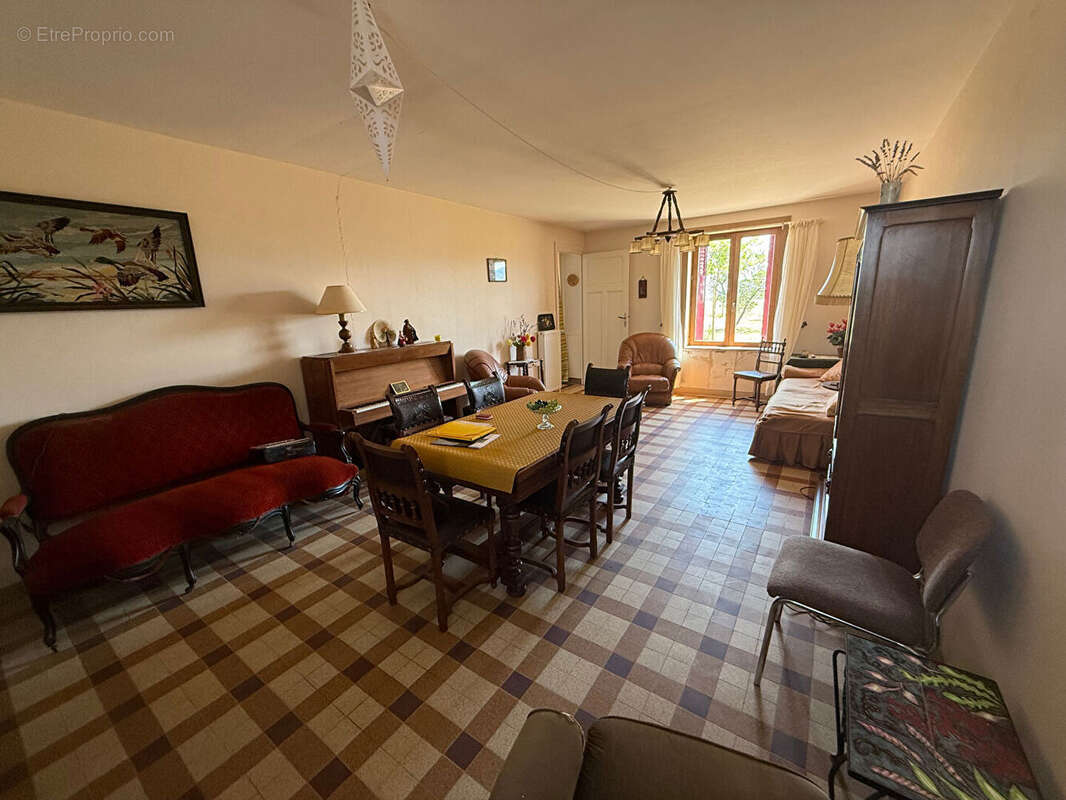 Maison à POUILLY-LES-NONAINS