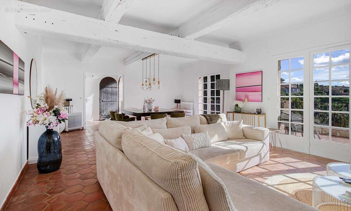 Maison 220 m² à Roquebrune-Sur-Argens  - photo 3
