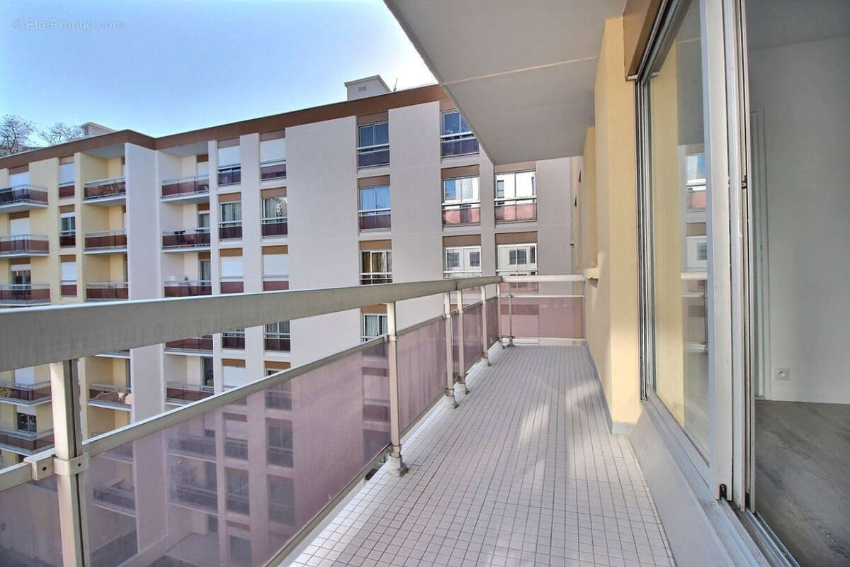 Appartement à ISSY-LES-MOULINEAUX