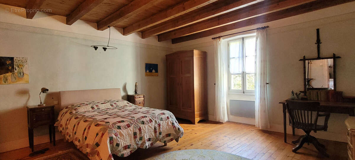 Maison à INJOUX-GENISSIAT