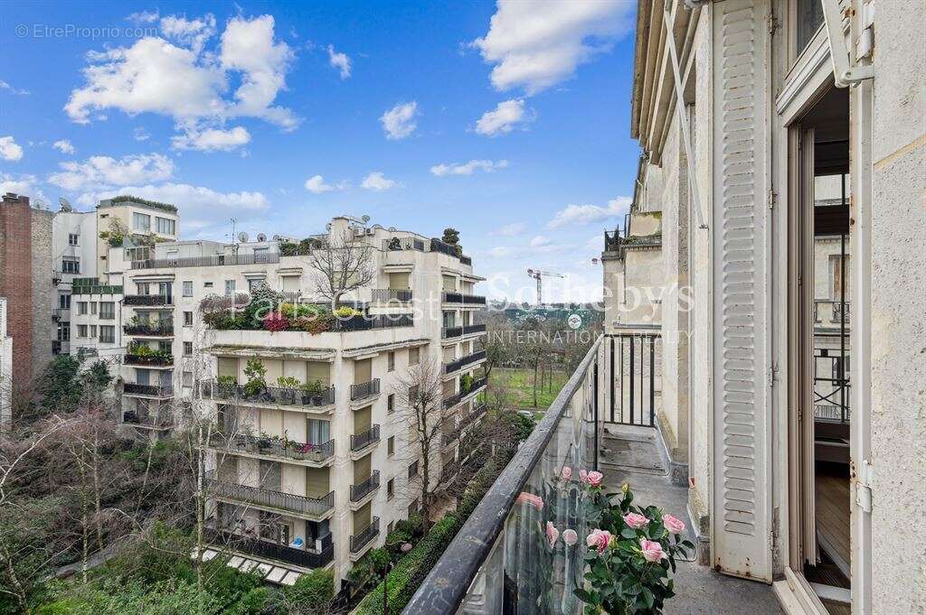 Appartement à NEUILLY-SUR-SEINE