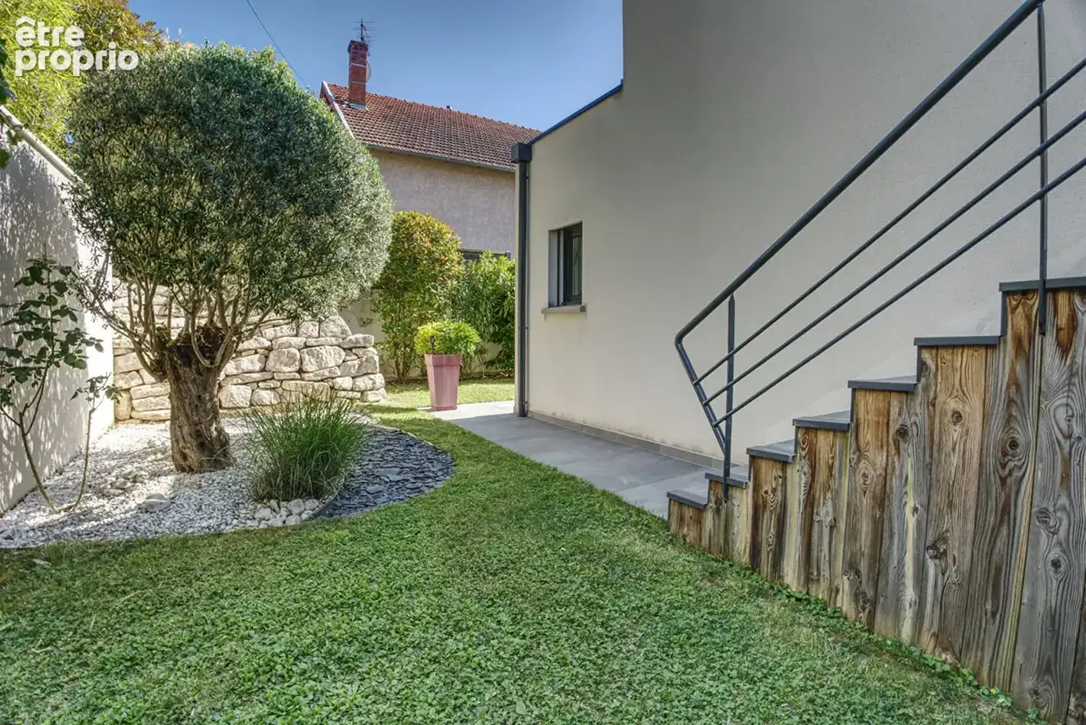 Coeur Limonest - Villa contemporaine 200 m² - Prestations haut de gamme · Vue dégagée - photo 14