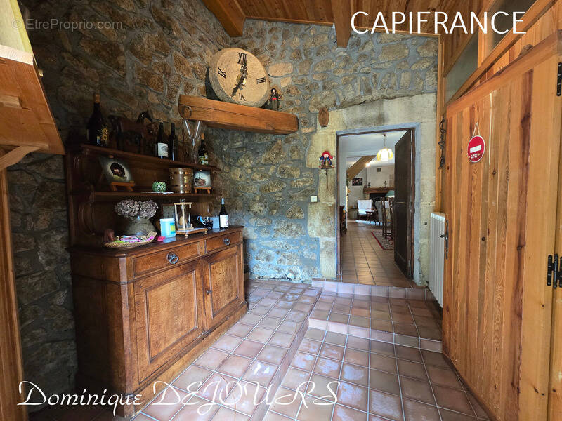 Maison à SAINT-SAUVEUR-DE-MONTAGUT