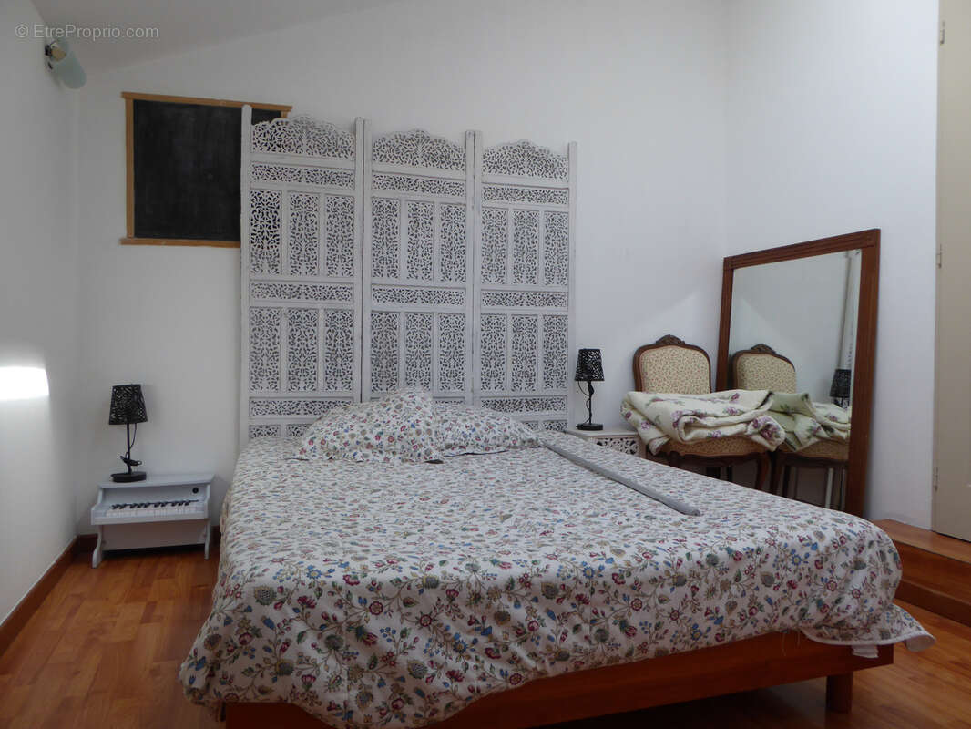 Maison à SAINTE-CECILE-LES-VIGNES