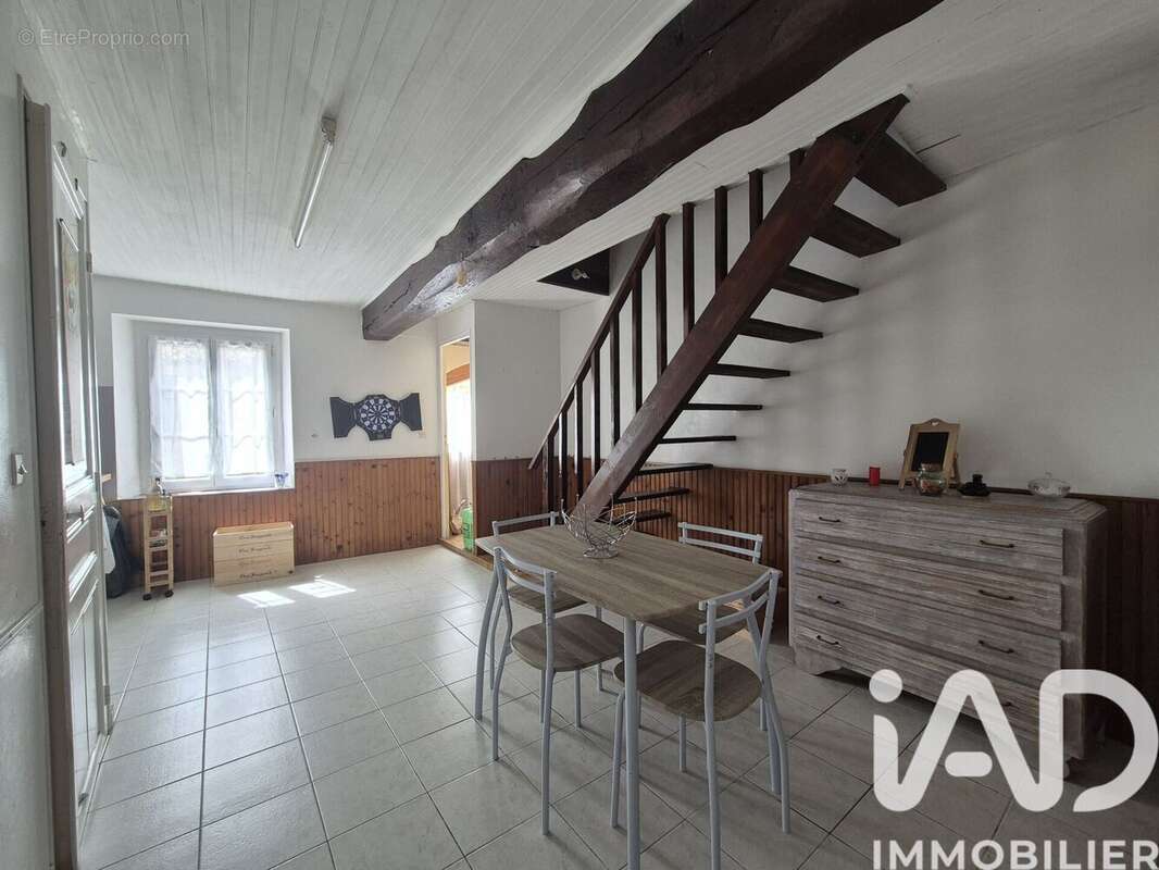 Maison 96 m² à Argenton-Chateau  - photo 3