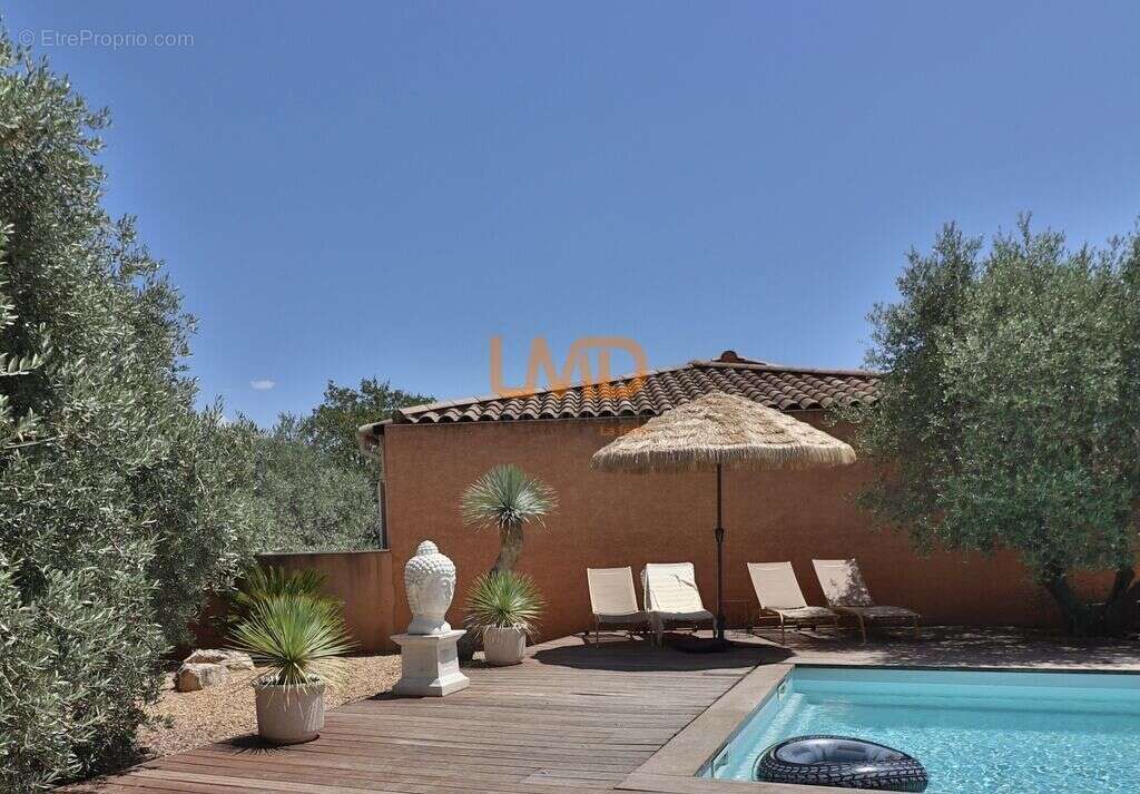 Saint Maximin: maison T5 + studio + dépendance - photo 6