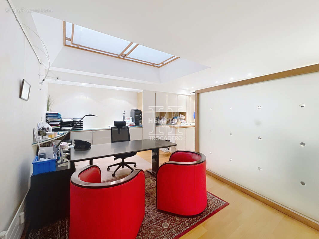 Commerce à PARIS-16E