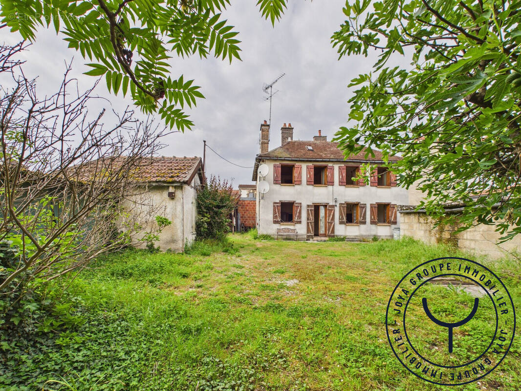 Maison à SAINTE-SAVINE