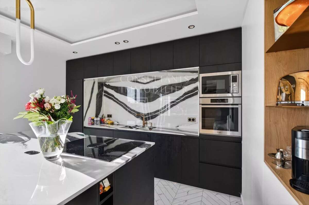 Appartement à NEUILLY-SUR-SEINE