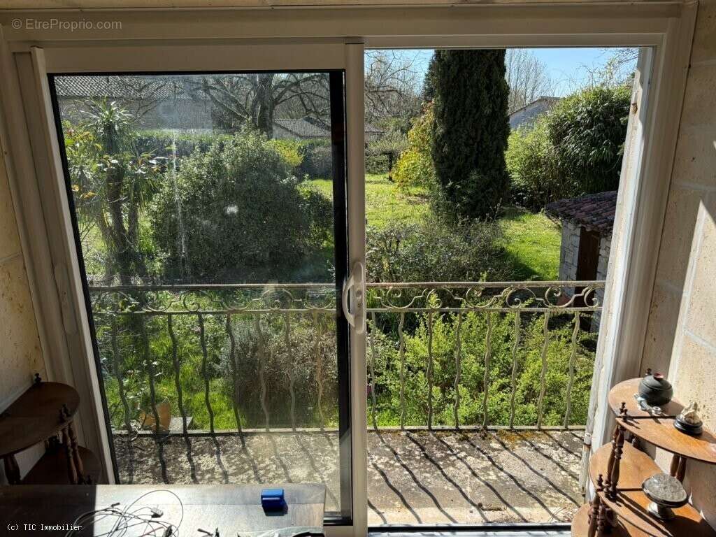 À Deux Pas De Nanteuil-En-Vallée, Superbe Longère En Pierre De 1836 Pleine De Charme - photo 22
