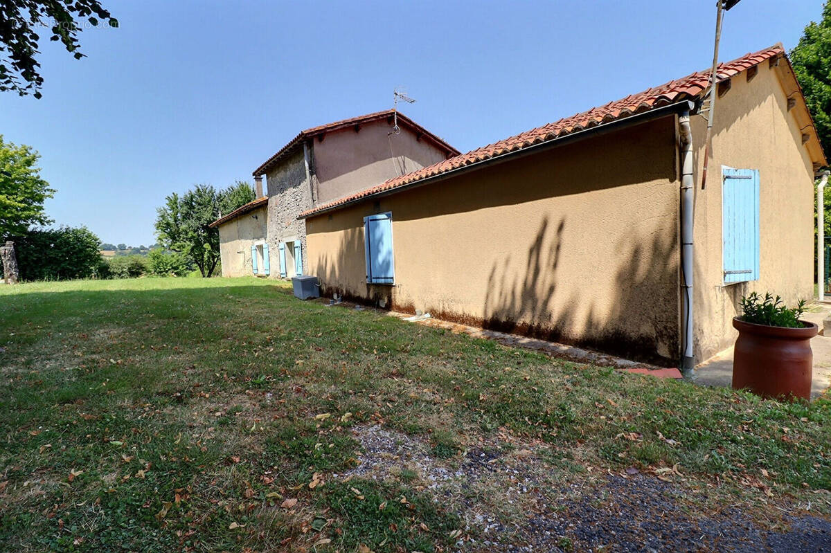 Maison à AUBETERRE-SUR-DRONNE