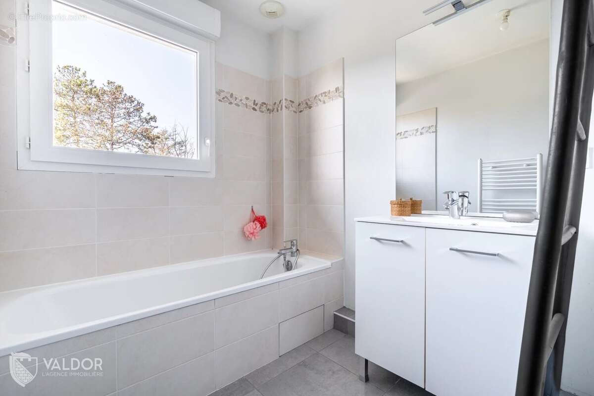 Appartement à ANSE