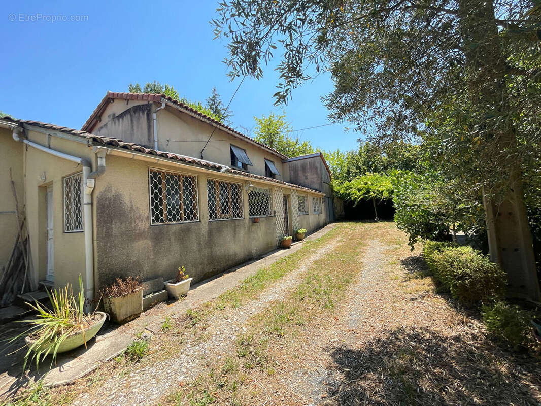 Maison PENNE D'AGENAIS 121m² + garages (terrain 11 630m²) - photo 2