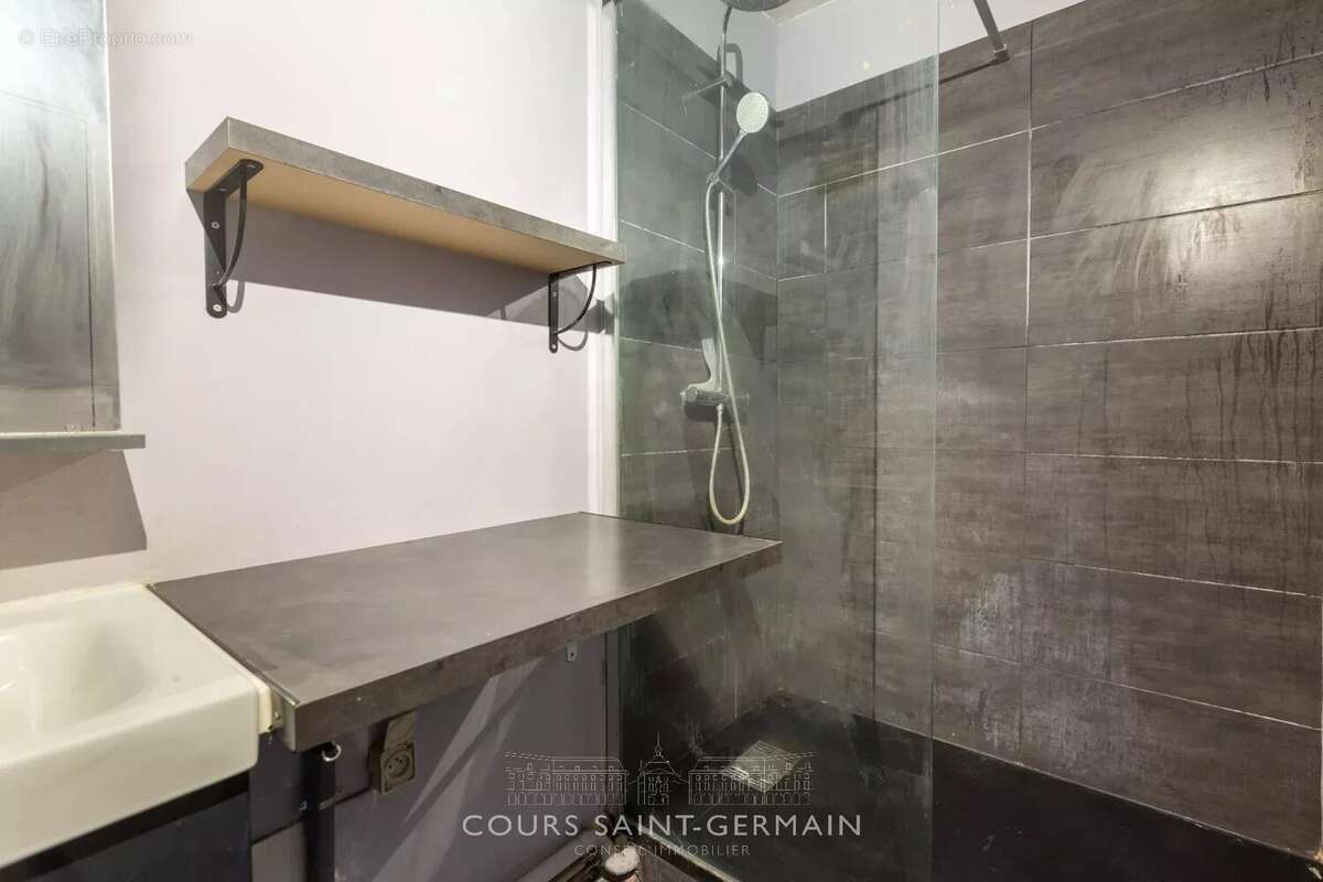 Paris 18ᵉ – Appartement 2 pièces lumineux avec vue dégagée, parking en sus - photo 7