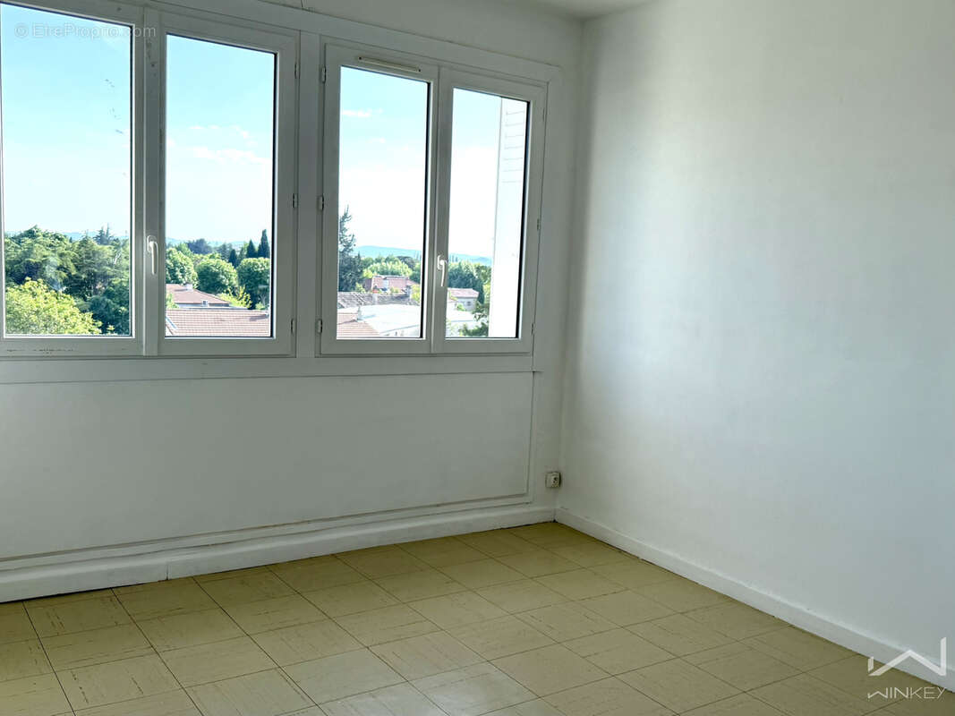 Appartement à PIERRELATTE