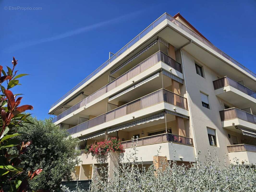 Appartement à SAINT-LAURENT-DU-VAR