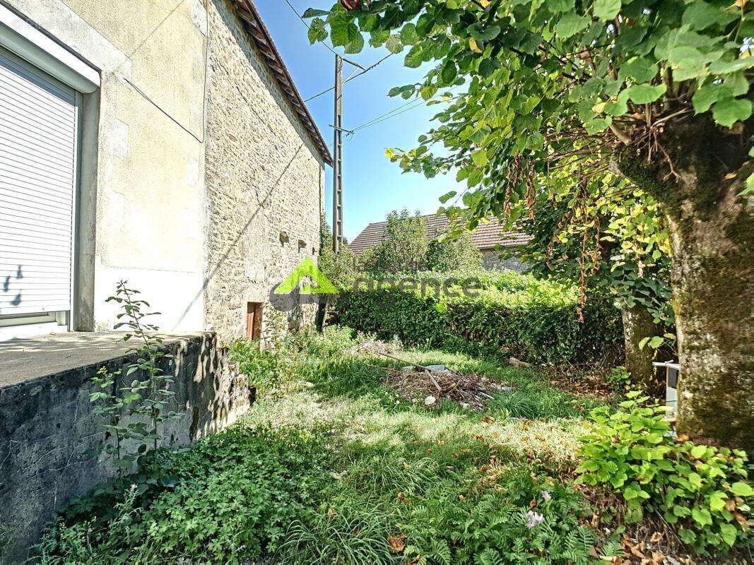 Maison à LA CHAPELLE-TAILLEFERT