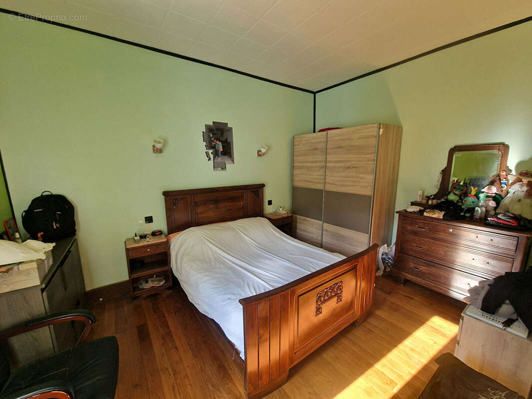 Maison à LES NEYROLLES