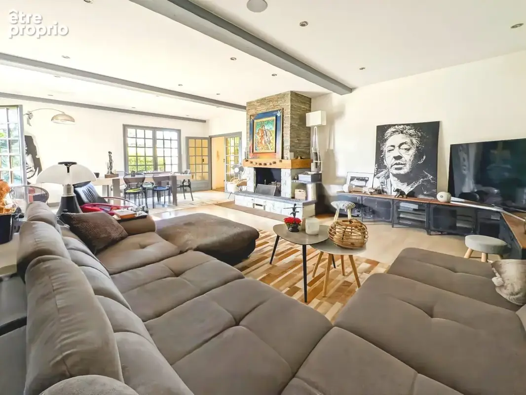 Maison 255 m² à Saint-Priest  - photo 4