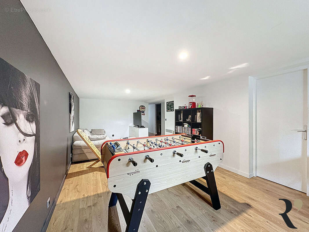 Maison à SAINT-PIERRE-DE-LAGES