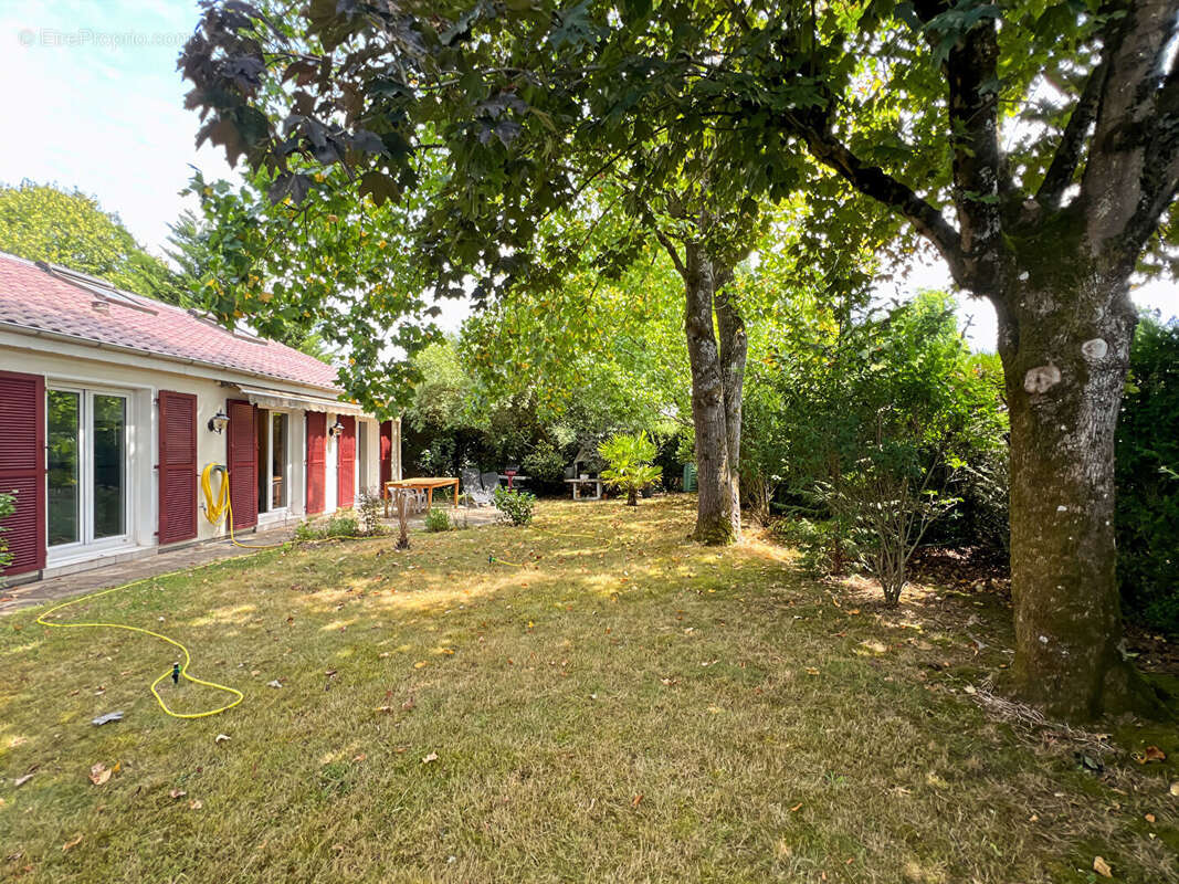 MENNECY - Village Levitt - Maison familiale indépendante 7 pièces - 137 m² - Terrain de 680 m² - photo 4