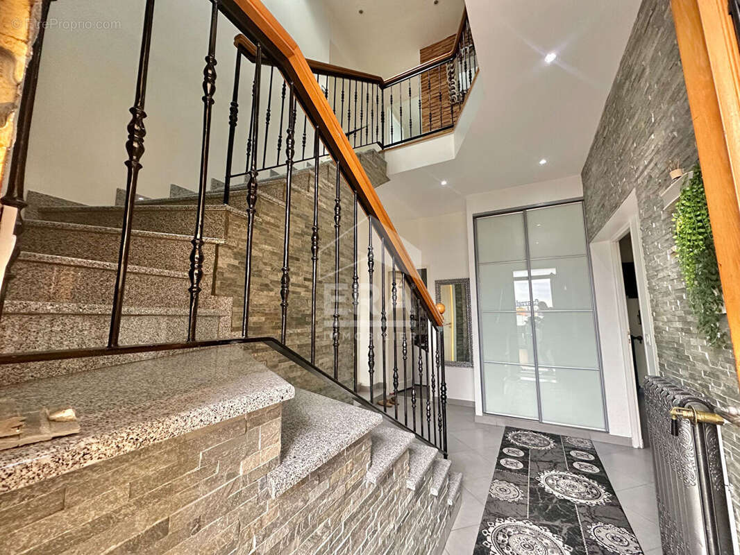 Maison à SARTROUVILLE