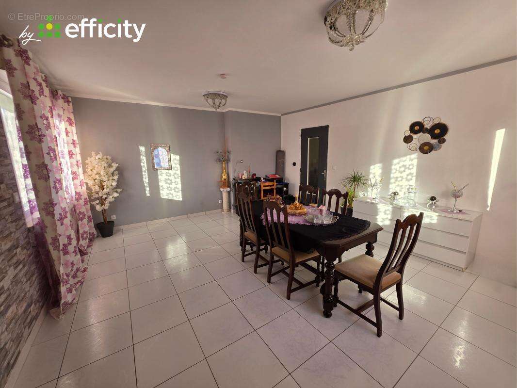 Maison à AULNOYE-AYMERIES