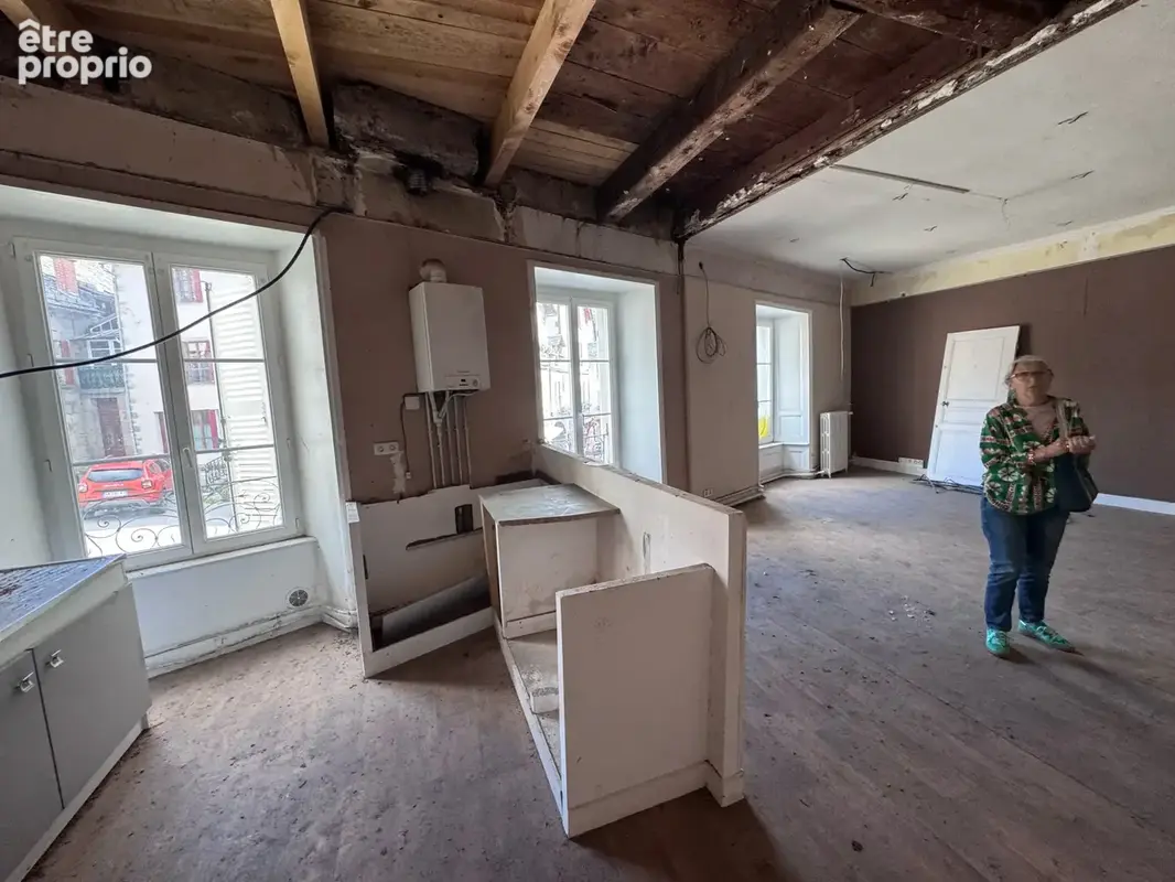 Immeuble de plus de 450 m2 à rénover Centre historique de Murat - photo 4