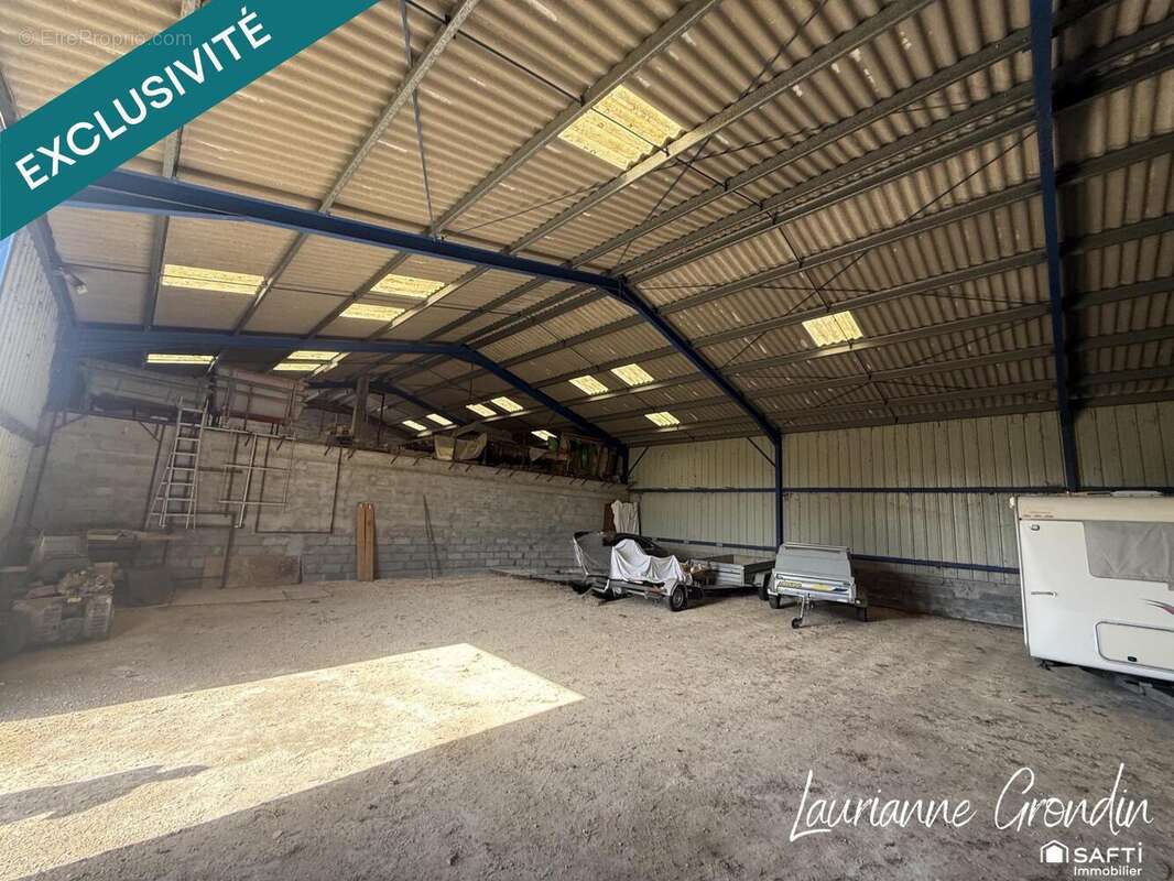 Terrain 2673 m² à La Vergne  - photo 4