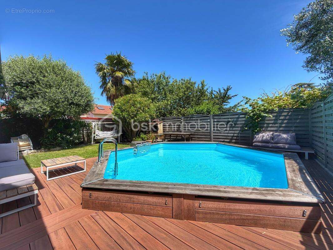 Villeneuve-le-Roi – Maison familiale avec piscine - photo 3